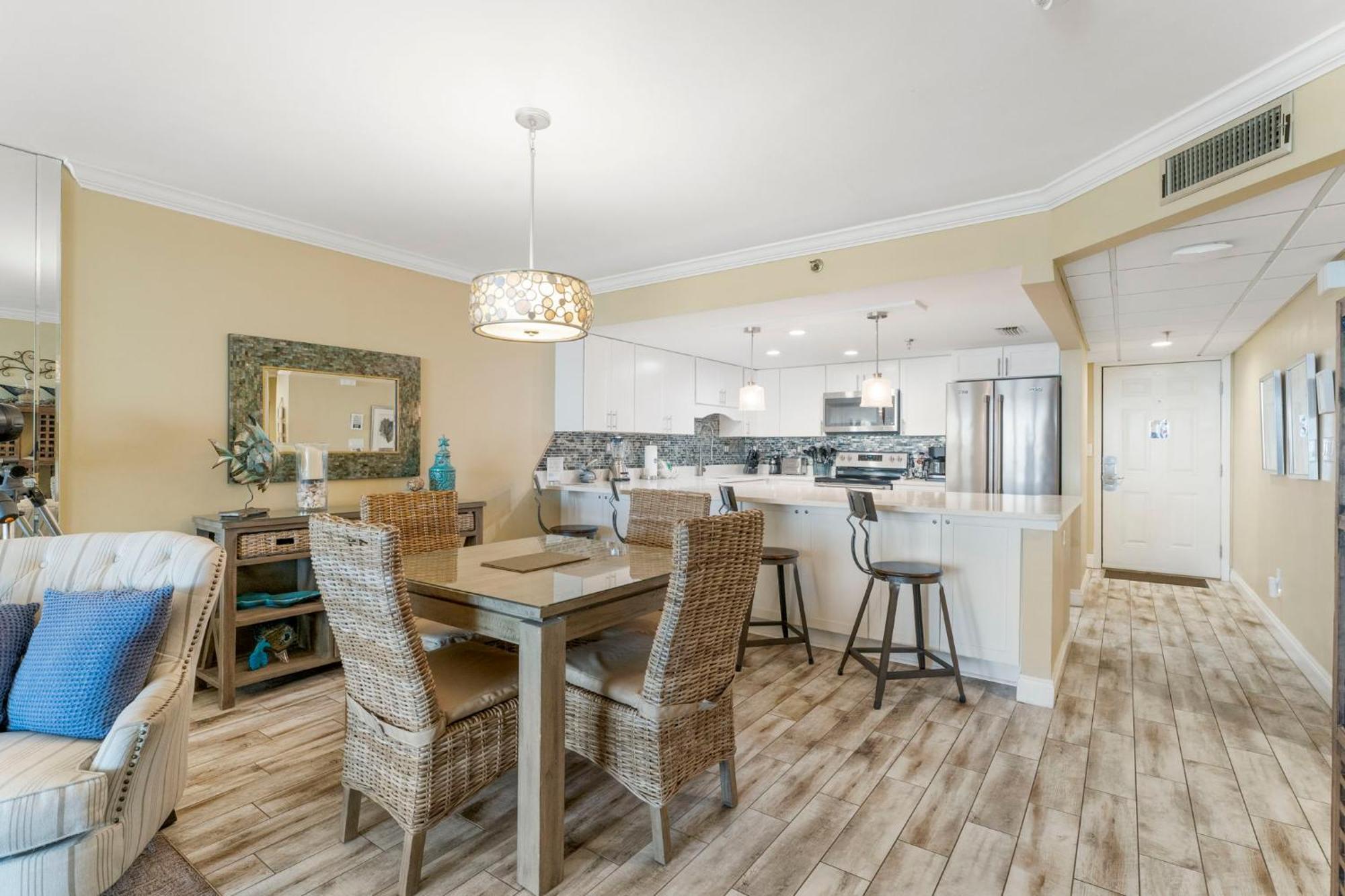Stunning 2/2 Designer Condo W Coastal Appeal Right On The Gulf! Panama City Beach Eksteriør billede